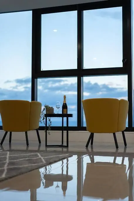 Sea Fever - Lv 65 Skyhome On Ocean Meriton Gold Coast Apartment